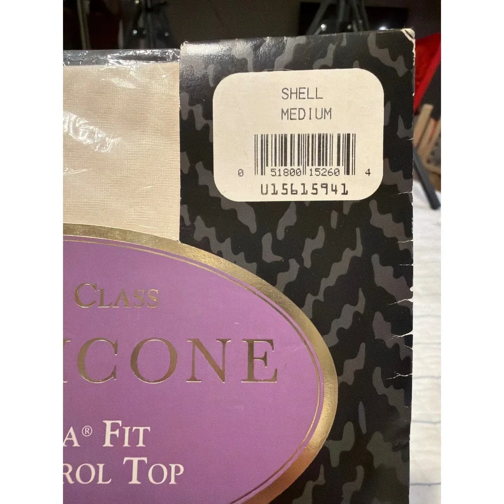 Evan-Picone Executive Class Sheer Lycra Fit Light Control Top Pantyhose Shell M